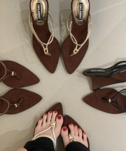 OKLEIBO Korean Style Pointed Toe Thong Sandals, 2026 New Wedge Heel Women's Flip Flops, Stylish Outdoor Vacation Fairy Shoes